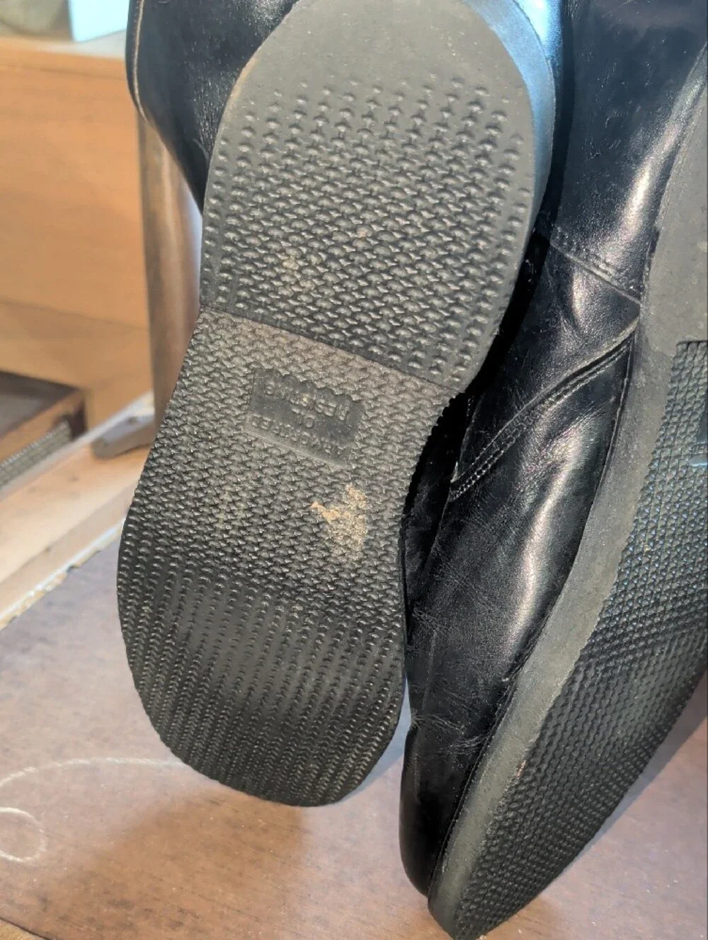Dexter sleek black